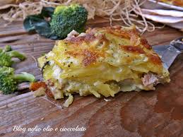 Lo sformato di broccoli e patate è un delizioso piatto unico, molto apprezzato anche dai bambini per la presenza del formaggio filante. Tortino Patate Broccoletti E Salsiccia