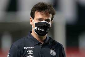 Abilio dos santos diniz was not a legend a few years back. Diniz Estreia No Santos Com Expulsao E Quebra A Internet Apos Manter Equipe Viva Na Libertadores Lance