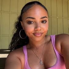 Kyra Murray's Instagram, Twitter & Facebook