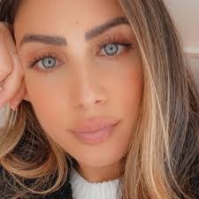 Danielle Sandler's Instagram, Twitter & Facebook