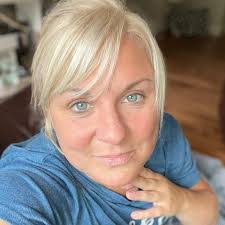 Tracy Gundy's Instagram, Twitter & Facebook