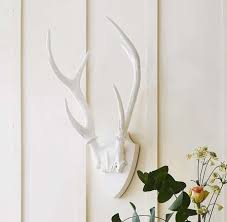 1 x antler frame,1 x carton. White Resin Deer Antlers