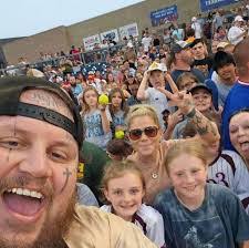 Angela Kisling's Instagram, Twitter & Facebook