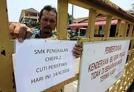 Sekolah menengah kebangsaan (smk) pengkalan chepa 2 ditutup selama 3 hari bermula dari tarikh 14 april lalu kerana lebih 50 orang pelajar termasuk 8 guru telah mengalami histeria yang agak teruk. Ripples Of Anxiety In Three Malaysia Schools As Episodes Of Hysteria Continue Se Asia News Top Stories The Straits Times
