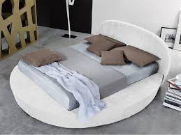 Un letto rotondo è in grado di arredare la stanza in modo moderno ed originale e questo è indiscutibile. Letto Rotondo Con Contenitore