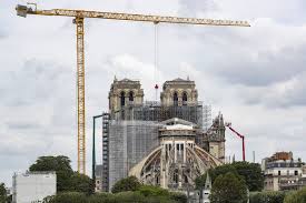 Page officielle de la cathédrale. Notre Dame Fire Work Starts To Remove Melted Scaffolding Bbc News
