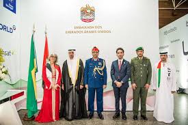 Os emirados árabes unidos são classificados como tendo uma alta renda de desenvolvimento da economia pelo fmi são um membros fundadores. Diplomatas E Autoridades Celebram A Data Nacional Dos Emirados Arabes