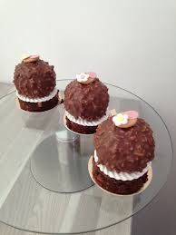 Rocher Brownies Brownies Chocolat Fudge Caramel Et Amandes Mousse Poire Choux Garni Caramel Beurre Sale Glaca Fudge Caramel Brownie Chocolat Mousse Poire