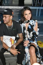 Bruna marquezine ретвитнул(а) dudinha ♡. Paris France September 27 L R Footballer Neymar Jr And Bruna Marquezine Attend The Off White Show As Part Of Paris Fashion W Marquezine Neymar Jr Neymar