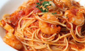 Η γαριδομακαρονάδα έχει, ακόμη και στον πάτο της κρίσης, φανατικό κοινό στα εγχώρια τραπέζια, έχοντας όμως πρώτα γίνει πανανθρώπινη γαστρονομική… Paneykolh Garidomakaronada Gia Th Nhsteia Ths M Ebdomadas Mothersblog Gr