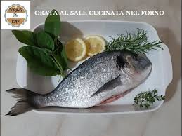 Facile e veloce, questa cottura ci regala una carne profumata, delicata e sana, adatta davvero a tutti e perfetta anche per chi non ama i pesci dal gusto troppo deciso. Orata Al Sale Cotta Al Forno Youtube