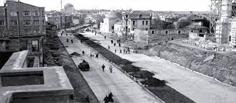 Karagümrük, 29 mayıs 1453 salı sabahı osmanlı ordularının bugün ki edirnekapı girişini açmaları sonucu, fatih sultan mehmed ve ordularının i̇stanbul'a girip ilk ayak bastığı bölgede yeralır. Istanbul Un Ilk Ve Son Duragi Karagumruk Panorama Khas