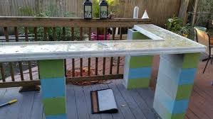 Outdoor Bar Using Cinder Blocks As Pillars Diy Outdoor Bar Outdoor Bar Table Diy Outdoor