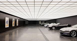 Trouvez les garages de prestige à vendre sur lamaisondeluxe. Une Maison De Luxe S Offre La Batcave De Bruce Wayne