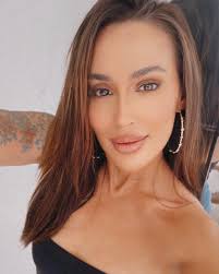 Paula Christine's Instagram, Twitter & Facebook