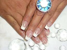 Benutzerinnen schätzen vor allem die vielfältigen möglichkeiten der nagelmodellage sowie die überaus große strapazierfähigkeit der gel nägel. 60 Schlichte Und Naturliche Nageldesign Ideen