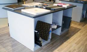 La distance entre la surface inférieure du bureau et le sol devrait être d'environ 60 cm. Epingle Sur Magasin
