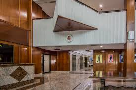 If you're a top executive in a rapidly expanding business environment, you understand the importance of having a professional appearance. Gables Executive Offices