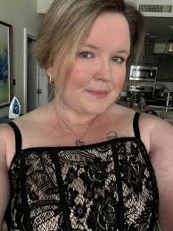 Hi I'm Casey! I feel like I've finally found my crew. Looking at me you  probably wouldn't think I'm dull, but that's just a facade. I've been at my  job for 13