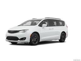 Use our handy tool to get estimated annual fuel costs based on your driving habits. 2021 Chrysler Pacifica Reviews Pricing Specs Kelley Blue Book