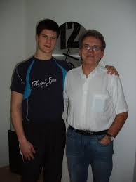 A new gluing technology was established during the development of the donic ovtcharov senso v1 blade. Michel Detringe Der Schlager Doktor Der Grossen Stars Grenzecho