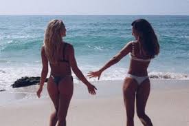 Maybe you would like to learn more about one of these? Improprio Para Cardiacos Joana Duarte Publica Fotografias Intimas Na Praia Com Amiga E Derrete Coracoes