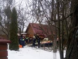 Судя по кадрам видеосъемки, летчики уводили борт от падения на жилые дома. V Podmoskove Razbilsya Samolyot Upal Na Zhiloj Dom Mk