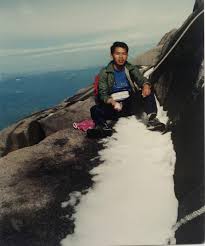 Kalau korang nak tahu gunung kinabalu berada di negeri sabah iaitu 'malaysia timur' iaitu berada di kepulauan borneo yang berjiran dengan negara brunei dan kalimantan,indonesia. Sabah Netizen On Twitter Gunung Kinabalu Salji Atau Frost Puncak Gunung Kinabalu Pernah Dilitupi Salji Kundasang Ramai Yg Tdk Tahu Bhw G Kinabalu Pnh Diselubungi Salji Pada Thn