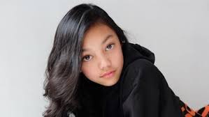 Lapporan wartawan grid.id, nindya galuh a. Bagi Penyanyi Cilik Naura Sekolah Tetap Nomor Satu