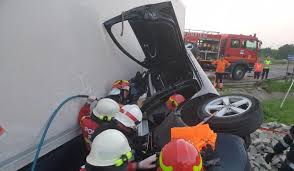 Don't forget to bookmark this page by hitting (ctrl + d), Accident Mortal La RÄƒcÄƒciuni BacÄƒu Un Tir A Strivit O MasinÄƒ Intr Un Gard