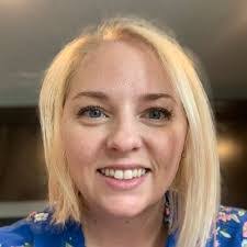 Candace Lowe's Instagram, Twitter & Facebook