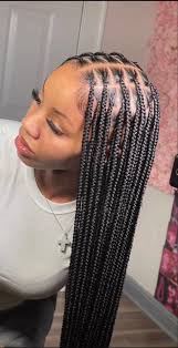 Who can do small knotless braids in Chicago?