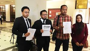 Tular di media sosial sekumpulan lelaki diserbu pencegah maksiat gara gara seorang dari mereka bersuara perempuan kejadian dikatakan berlaku di terengganu. Boleh Ke Jabatan Agama Pecah Masuk Rumah Hanya Ikut Khabar Angin Soscili