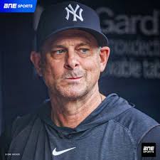 Ni soy yankista, ni tampoco estoy en la bobería esa de anti-yakismo  enfermizo. Pero este señor llamado Aaron Boone, manager de los New York  Yankees, sigue sin demostrar muy poco, al menos
