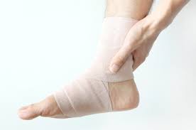 Cedera pada kaki atau pergelangan kaki dapat menyebabkan bengkak di area tubuh ini. Ini Langkah Tepat Menyembuhkan Patah Pergelangan Kaki