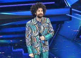 324,477 likes · 41,901 talking about this. Gli Abiti Di Gio Evan Per Sanremo Creati Con Un Tessuto Speciale Nato A Brunello