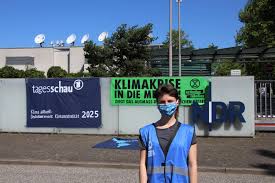 Bei einer aktion einer klimaschutzbewegung haben sich aktivisten an der hamburger köhlbrandbrücke festgekettet. Extinction Rebellion Blockiert Ndr Zufahrt Eimsbutteler Nachrichten