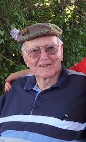 Derek Bloomfield's Instagram, Twitter & Facebook