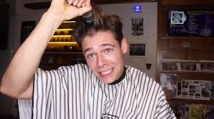 Haircut and shaves: Cute twink buzzed his head - ThisVid.com