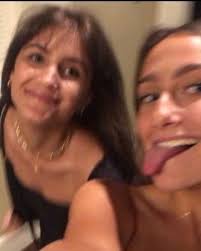 hey everyone! my name is katherine and im from the suburbs of chicago. im  staying in hassy and definitely looking to make some new friends so reach  out! snapchat: kat.fullerton