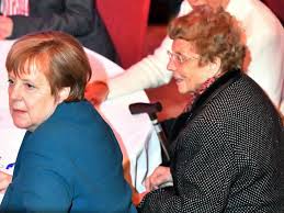 Unter seinem bild schrieb er: Bundesregierung Mutter Von Angela Merkel Ist Gestorben Berlin De