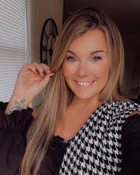 Hillary Brock's Instagram, Twitter & Facebook