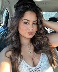 Kendra Baugh's Instagram, Twitter & Facebook