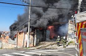 Na hora de resolver problema de desentupidora em carapicuíba, fuja dos curiosos e das empresas que tem reclamação. Galpao De Reciclaveis Pega Fogo Em Carapicuiba Na Grande Sp Sao Paulo G1