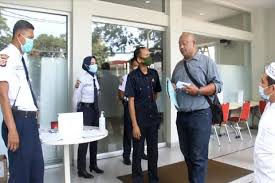 Kecewa sekali dengan asuransi bumi putera up gak keluar keluar. Tuntut Uang Dikembalikan Puluhan Nasabah Asuransi Jiwa Bersama Bumiputera Datangi Ojk