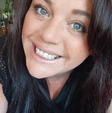 Who can recommend a contractor to build a deck?