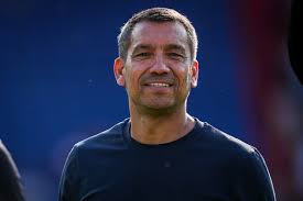 Van Bronckhorst gaat Van Marwijk voorbij met bijzondere statistiek