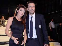 Ilaria d'amico lascia la conduzione di sky calcio show dopo 15 stagioni, al suo posto alessandro bonan e gianluca di marzio. Ilaria D Amico Leaves Sky Sport Towards A New Professional Future Italiani It