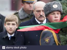In anfang dezember 2020 wurden lukaschenka, der seit 23 jahren das nationale olympische komitee (nok) führt, und sein sohn wiktar vom internationalen. Prasident Von Belarus Alexander Lukaschenko Mit Seinem Sohn Nikolai Auf Dem Liederfestival Lavjanski Bazar 2020 In Witebsk Weissrussland Aufnahme Vom Fernsehbildschirm Aus Stockfotografie Alamy
