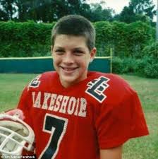  Superman Sports Star In The Making Childhood Snap Of Tim Tebow Shows Quarterback Dressed As The Man Of Steel Tim Tebow Sports Stars American Athletes